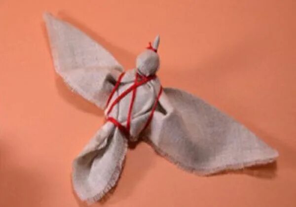 Мастер класс птичка из ткани. Птичка из ткани окружающий мир 2. Народная кукла птичка закрутка из ткани. Весенняя птичка из ткани окружающий. Мк птичка из ткани.