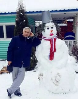 Мужик лепит