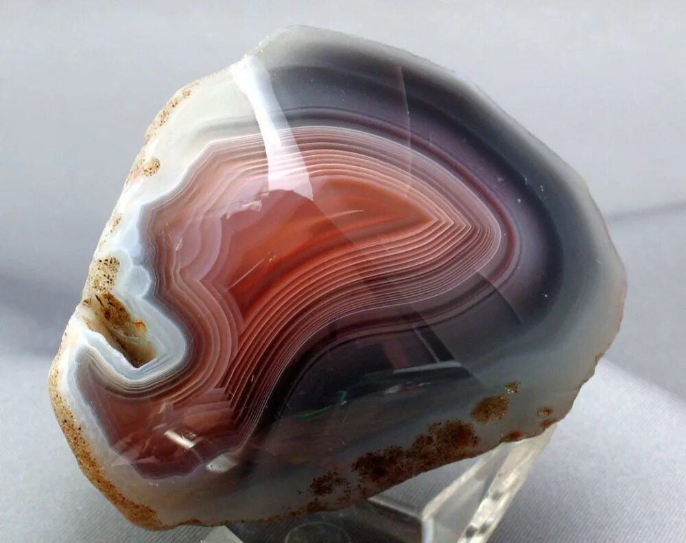 Агат – полосчатый халцедон минерал. Ботсванский агат энергия камней. Иризирующий агат. Ботсванский агат полосатый. Агат минерал виды