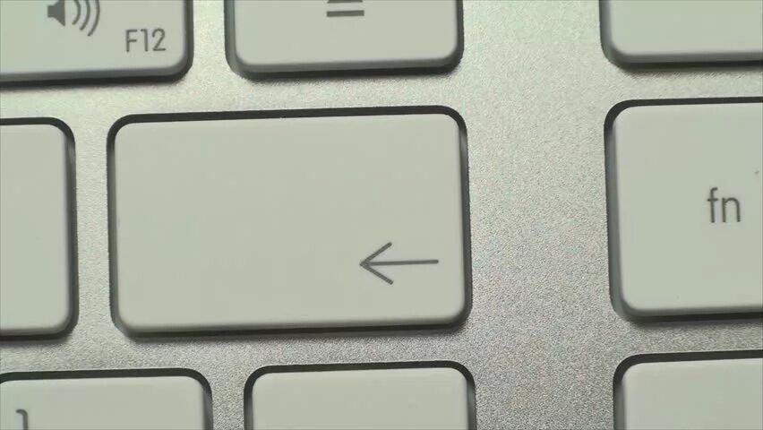 Компьютер backspace. Backspace (клавиша). Кнопка бэкспейс. Кнопка Backspace на клавиатуре. Клавиша back на клавиатуре.