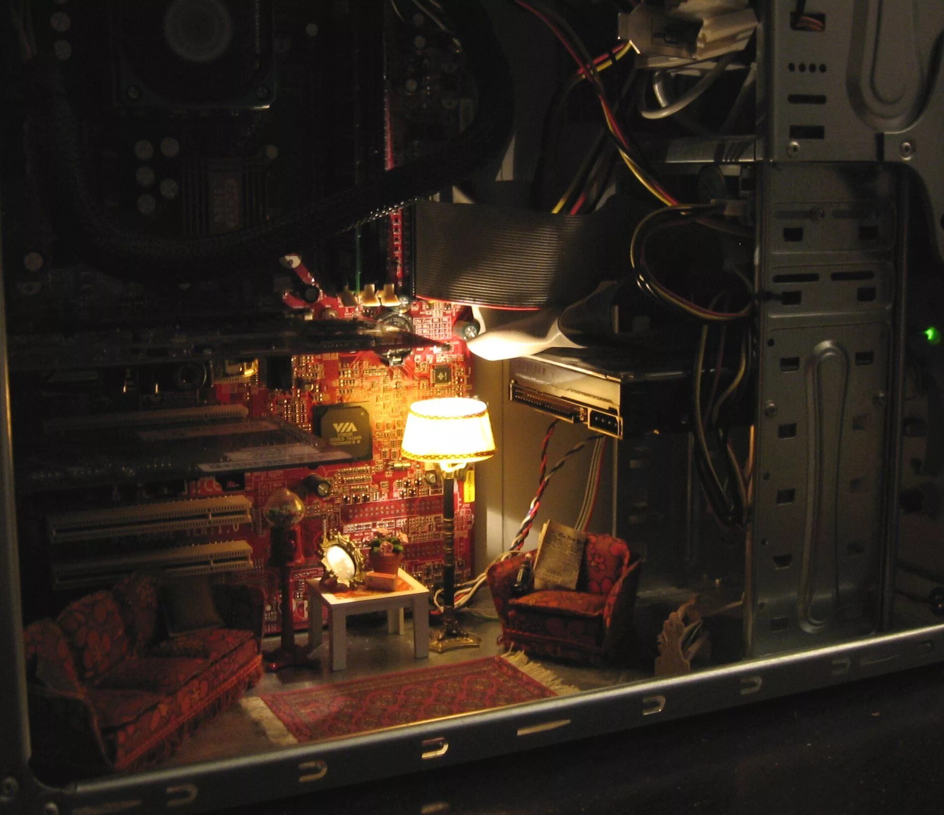 Inside the computer. Ламповый системный блок. Ламповая атмосфера. Бункер с компьютерами. Ламповые места.
