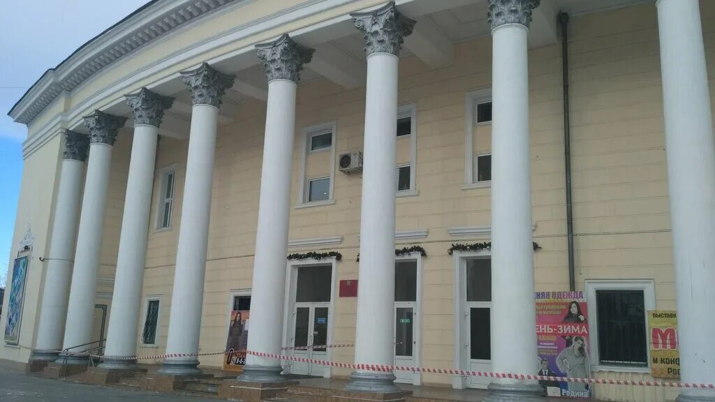 дк железнодорожников чита зал. дом офицеров хабаровск сцена. рдк засопка. дома культуры чита. журавлёва 91 чита.