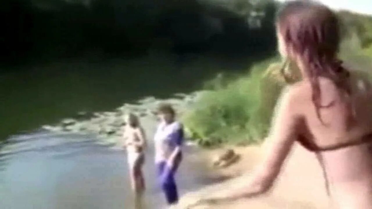 Смешное видео с пьяными девушками. На пляже девушки пьяные. ютуб видео приколы с девушками на пляже. ютуб видео дикий пляж. смешные ролики про девушек до слёз.