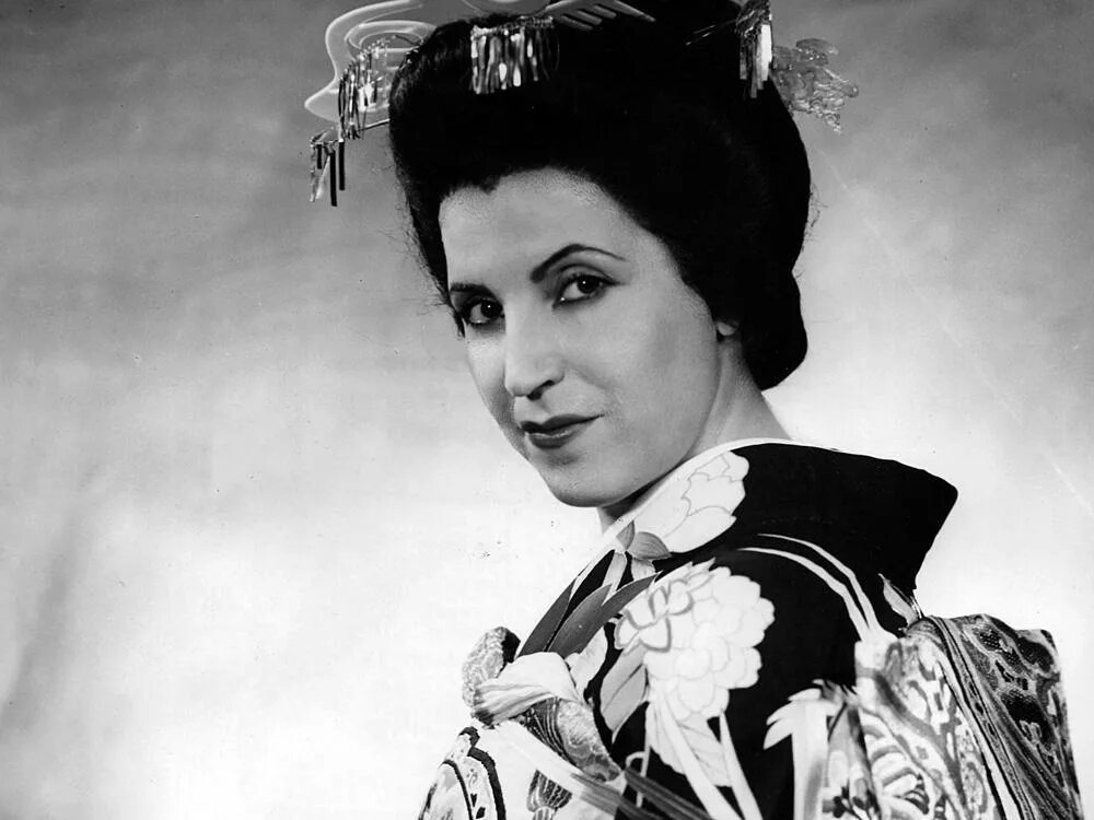 Йохана мейер оперная певица. Микеле мариотти и ольга перетятько. Роксана косс оперная певица. Хибла герзмава. Елена образцова в роли элен безуховой.