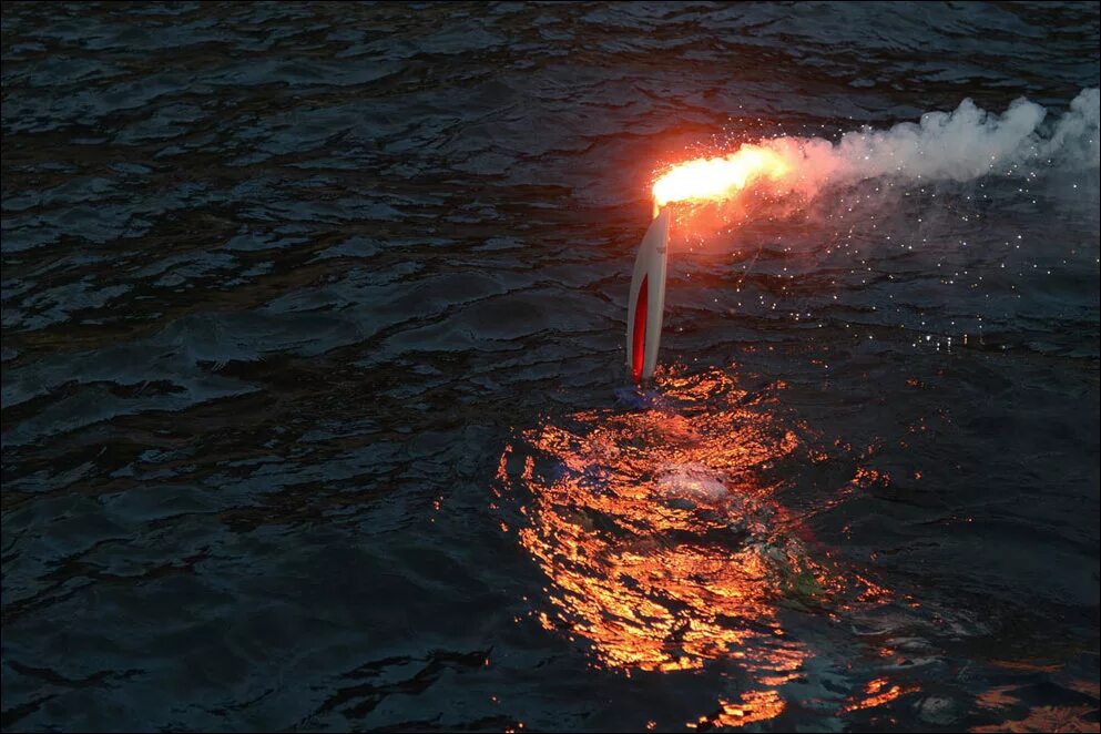 Огонь и вода в море. Эстафета олимпийского огня сочи 2014 на дне байкала. олимпийский факел на дне байкала. олимпийский огонь на дне байкала. огонь под водой.
