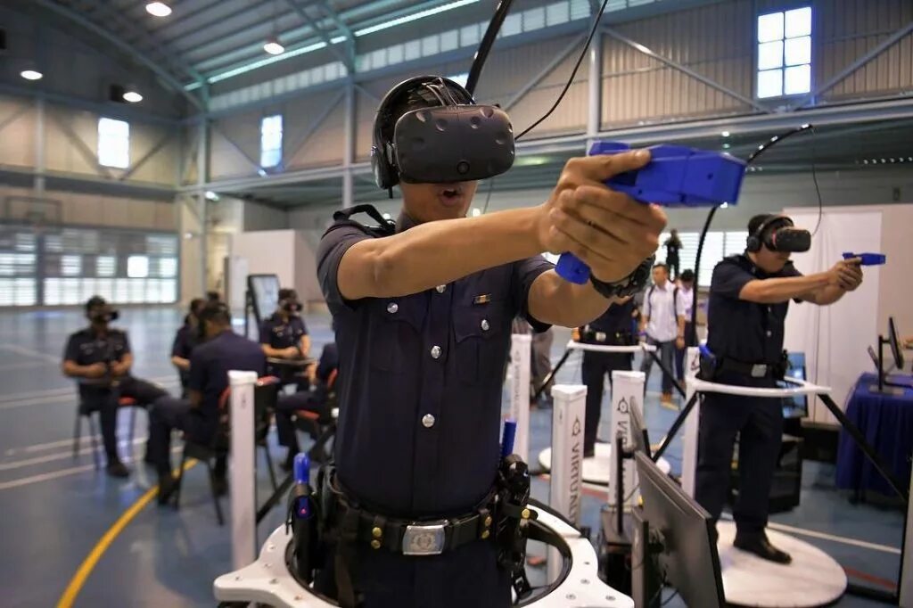 Динамическая виртуальная реальность. Система виртуальной реальности. vr тренажер. интерактивная виртуальная реальность. виртуальная реальность в полиции.