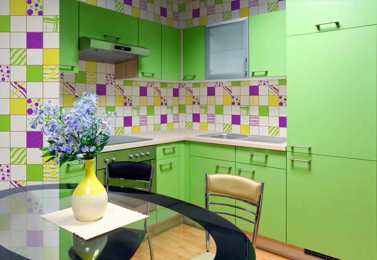 Какие цвета сочетаются на кухне. Кухня в зеленых тонах. Кухня зеленого цвета. Кухонный гарнитур зеленый. Салатовая кухня в интерьере.
