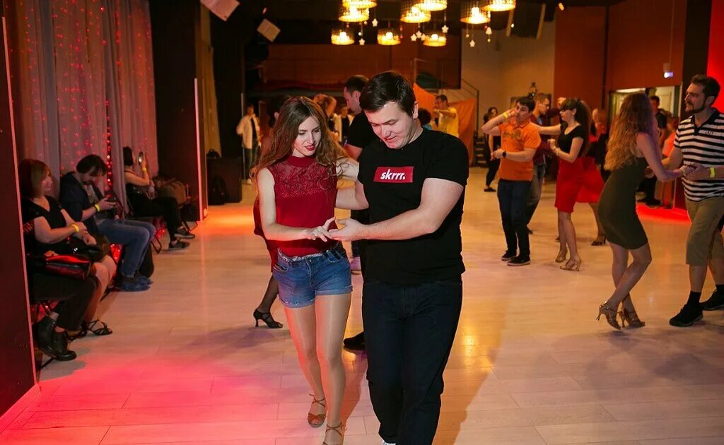 Бачата вечеринки в москве. Бачата и сальса, москва. Мастер класс сальса. Школа танцев сальса. Бачата вечеринка.