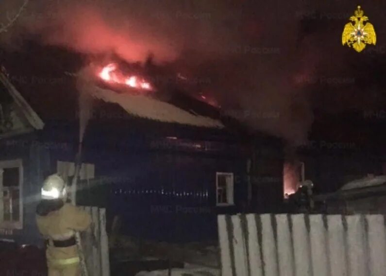 Что произошло ночью в карачеве. Пожар в карачеве. пожар в карачеве вчера. пожар в карачеве сегодня. в г карачев сгорел дом.