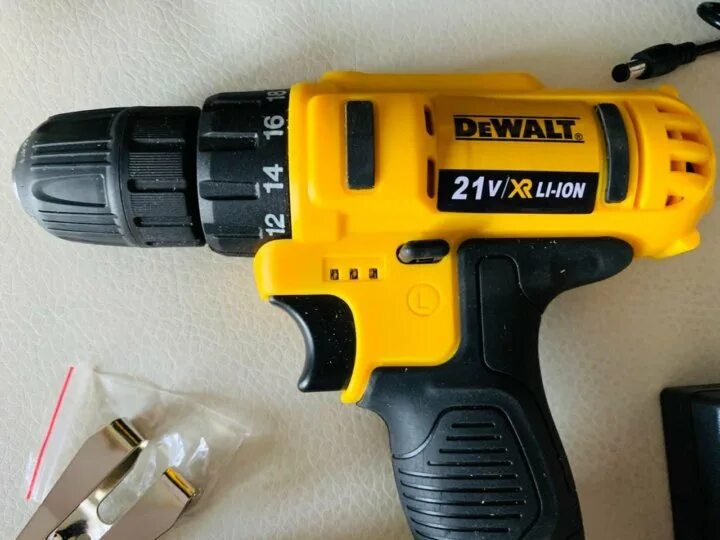 DEWALT 21v. Шуруповёрт DEWALT 21v. Шуруповерт DEWALT 21v с набором. Шуруповёрт DEWALT 48v цена. Шуруповерт 21v купить