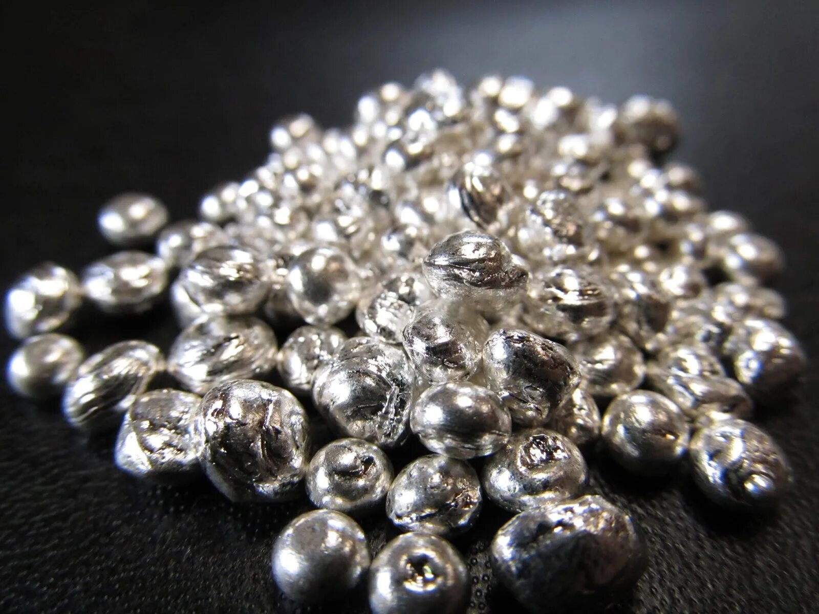 химический элемент серебра аргентум. бериллий металл. осмий металл. металлическое серебро. осмистый иридий.