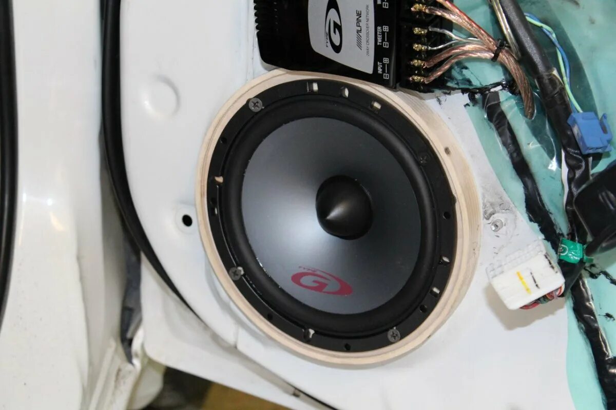 какие динамики взамен штатных динамиков. какие динамики взамен штатных динамиков. динамики 16см мидбас кикс. штатный динамик лада веста. штатные динамики ford focus 2.