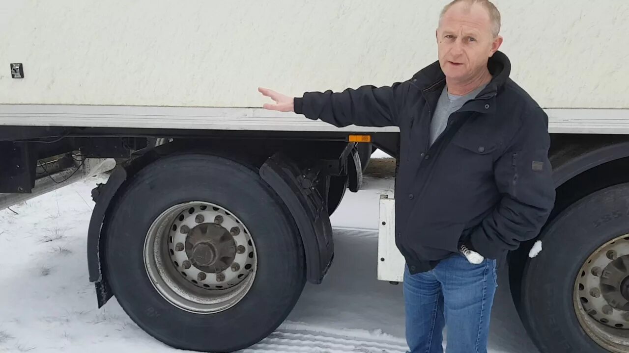 Поворотная ось полуприцепа. Полуприцеп с поворотной осью. полуприцеп с задней поворотной осью. трал с поворотными осями. грузовые автомобили применяемые на севере с поворотной осью.
