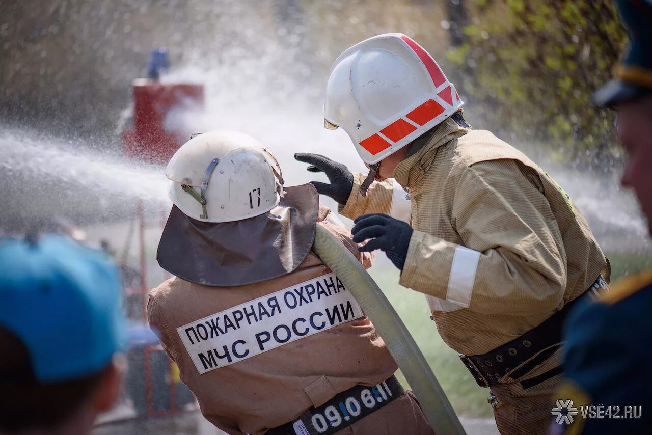 Пожарная защита рф. С днем пожарной охраны. Праздник пожарных. С днем пожарной охраны 30 апреля. С днем пожарной охраны поздравление.