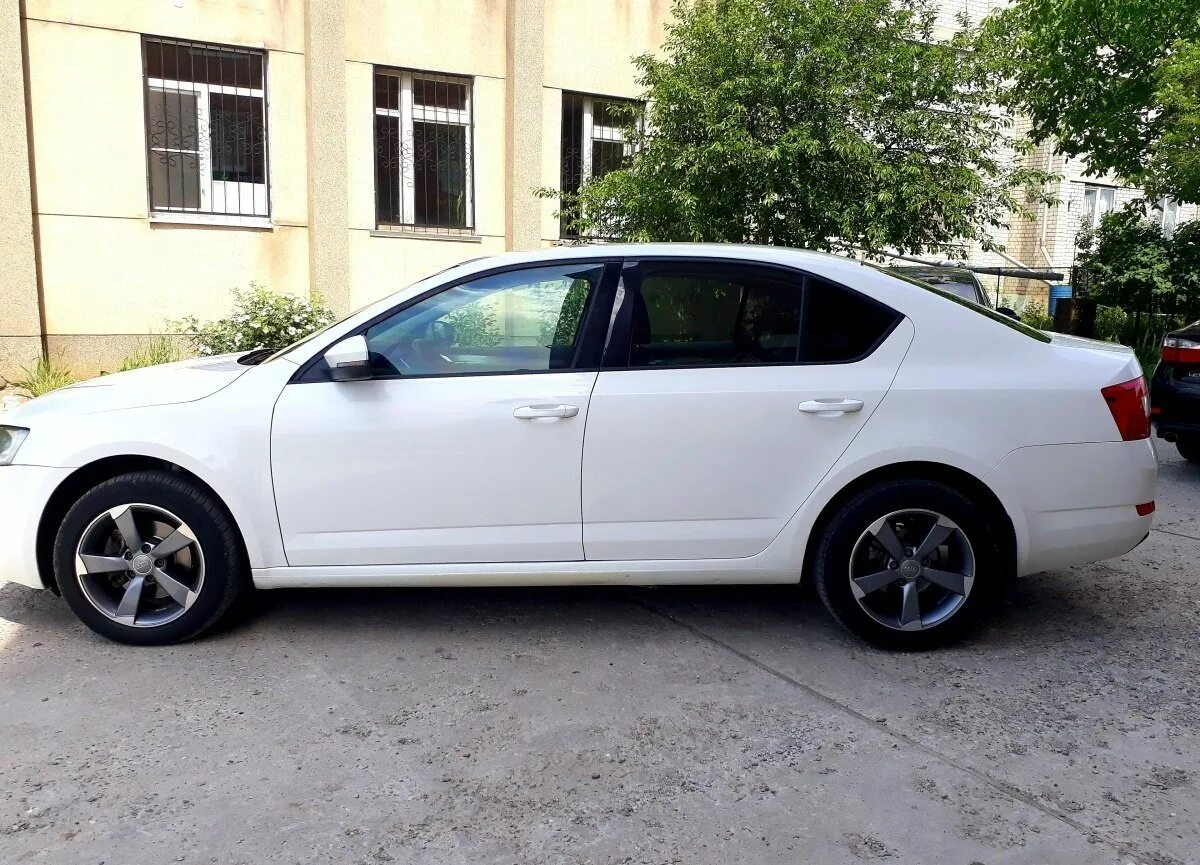 Skoda Octavia a7 белая r17. Skoda Octavia a7 r16.