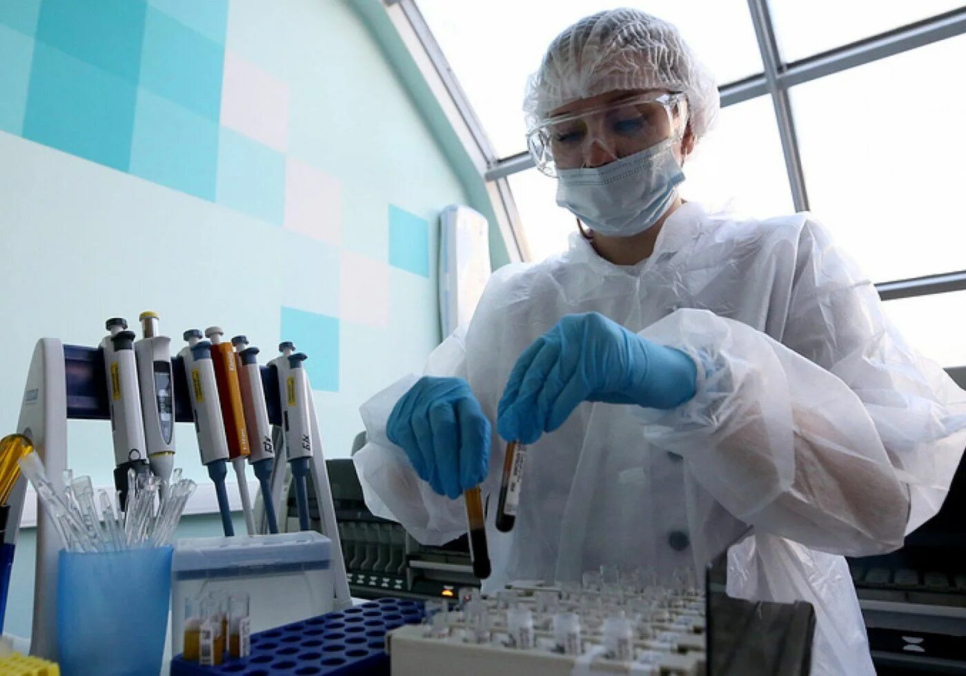 Вирусолог фото. Вирусологи россии. Sars-cov-2 дельта штамм. Штамма covid-19 "дельта". Вирусолог фото.