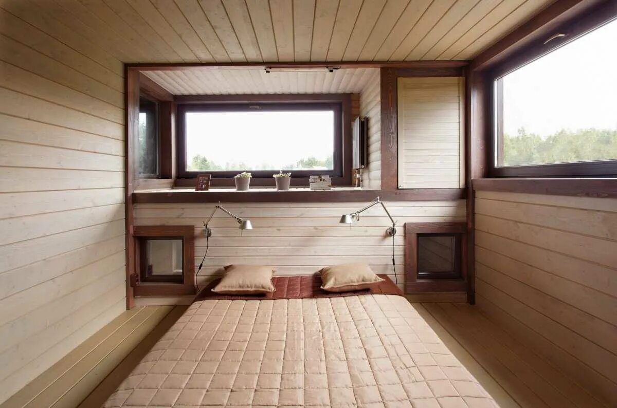 Отделка дачного. Отделка дачного. Мансарда в деревянном доме вагонка штиль. Интерьер дачи. Внутренняя отделка дачного домика.