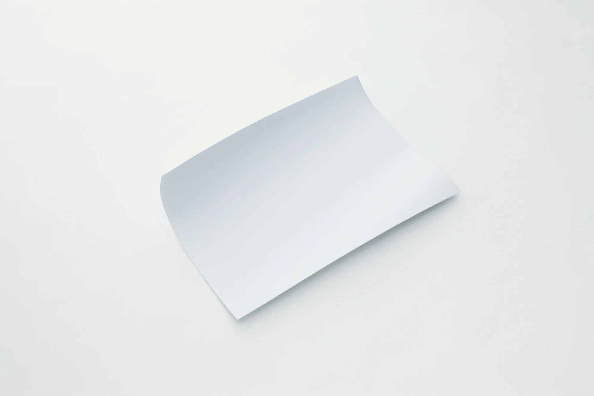 Лист бумаги. Белый лист бумаги. Лист бумаги на белом фоне. Бумажный лист. Проявляющая бумага