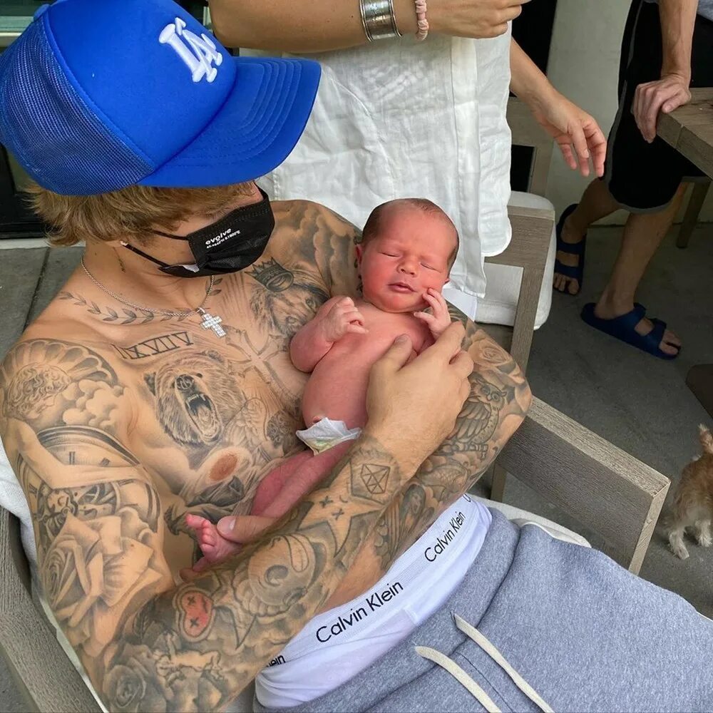 Justin bieber and hailey bieber. Джастин бибер и хейли 2022. Сколько детей у джастина бибера и хейли. Хейли бибер фотосессии 2022. Джастин бибер и хейли ждут ребенка.