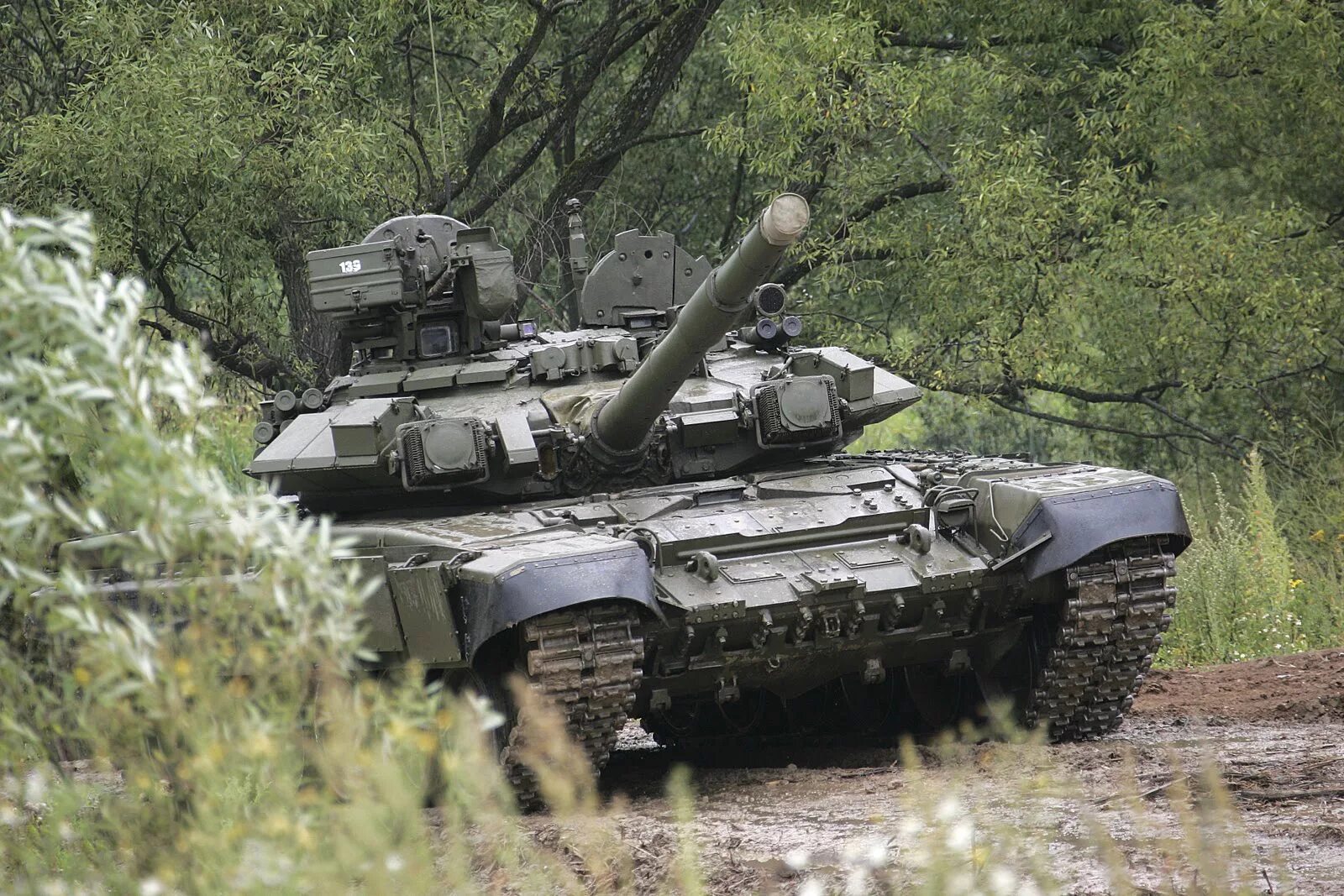 Включи фотографию танков. Танк т90. Т-90 основной боевой танк. Танки т72 т80 т90. Танк т-90м.