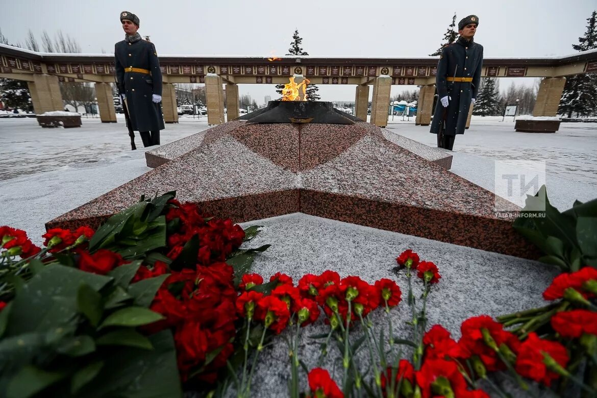 Огонь отечества. Вечный огонь Казань. Вечный огонь парк Победы Казань. Вечный огонь парк Горького Казань. Вечный огонь парк Победы Москва.