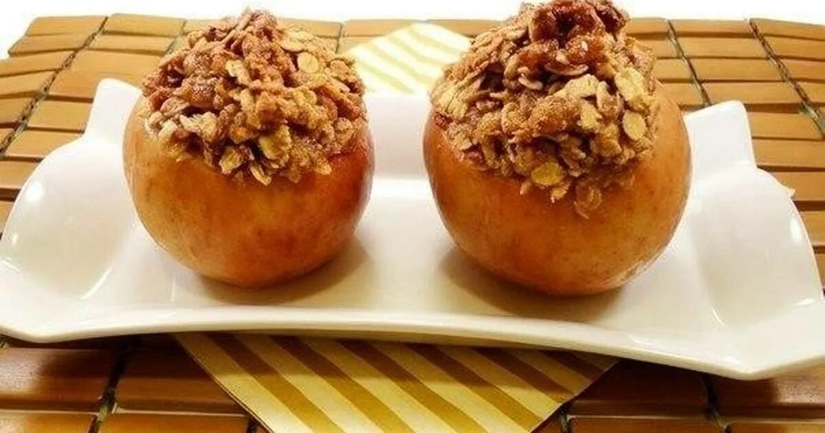 Печеные яблоки при диабете 2 типа. Яблоки запеченные с творогом. Яблоки запеченные в духовке с овсяными хлопьями. Печеные яблоки при диабете 2 типа. Десерт печеное яблоко.