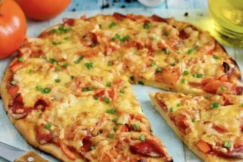 Простая пицца с помидорами
