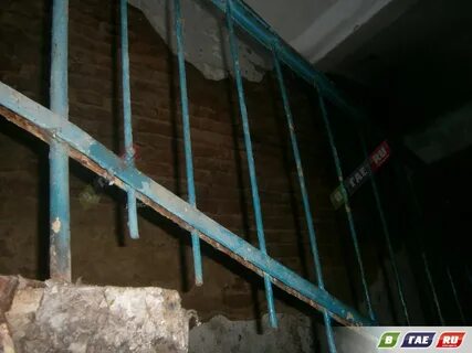 Упал в лестничный пролет