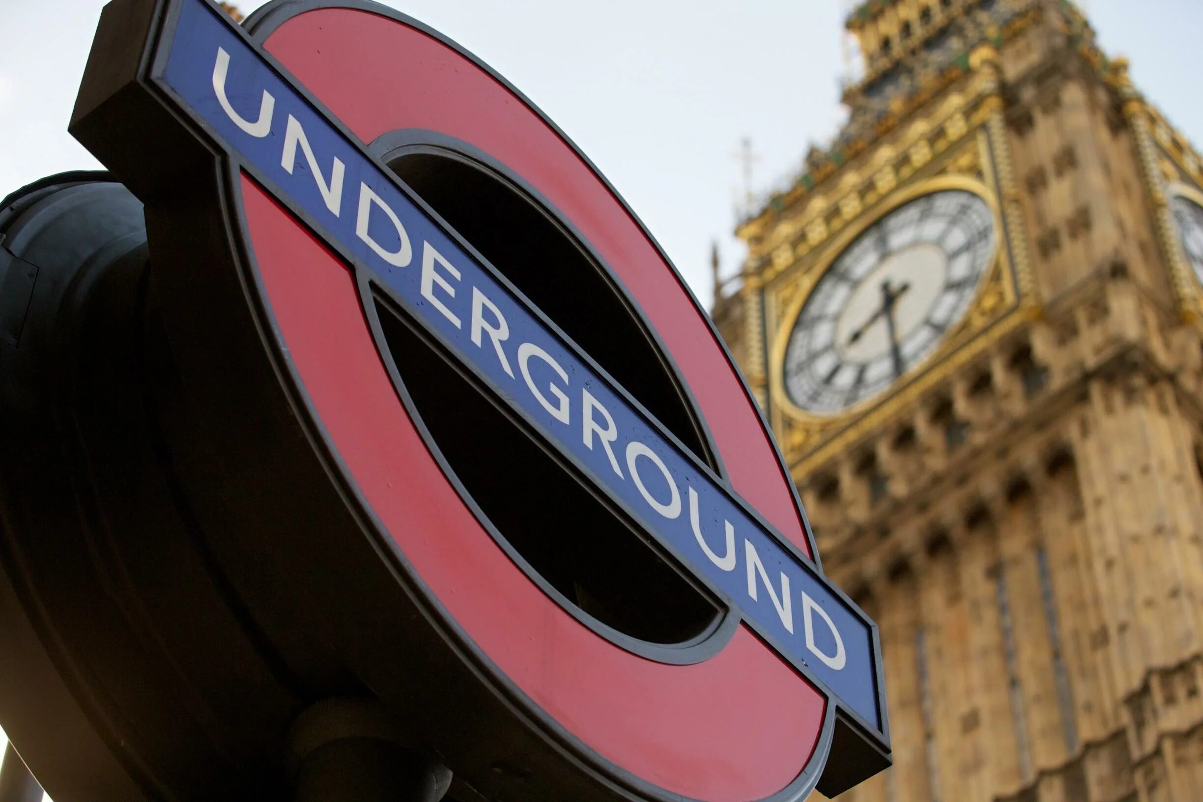 Лондонский метрополитен символ Англии. Лондонское метро. Лондонское метро tube. The tube в Лондоне.