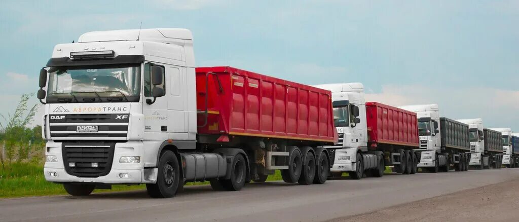 Выставка транспорта dongfeng. Мерседес спринтер европлатформа. Dongfeng среднетоннажный грузовик. Грузовой автопарк. Грузовые авто в воронеже.