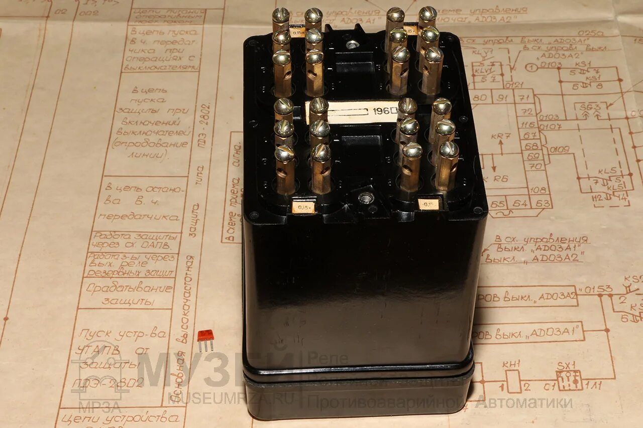 блок дз-2 выходное реле. блок клаксон 2rl. блок сигнальных реле. сэ4 8310р. указательное реле пластиковое.