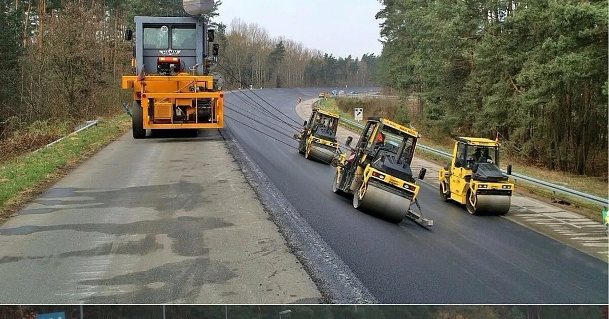 Асфальтирование дорог в Новосибирске и территорий Новосибирск. Кат асфальт укладчик 755. Асфальта укладчик. Укладчик асфальтобетона.