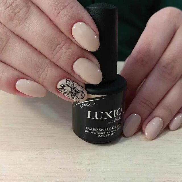 гель лак однотонный. лаки гель лаки. красивый шеллак. гель лак. красивый красный маникюр.