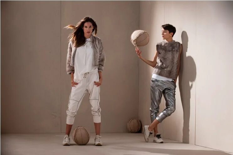Спортивный костюм brunello cucinelli. Спортивный костюм брунелло кучинелли женские. Спортивный костюм brunello cucinelli. Трикотажный костюм brunello cucinelli. Brunello cucinelli спортивный костюм женский.