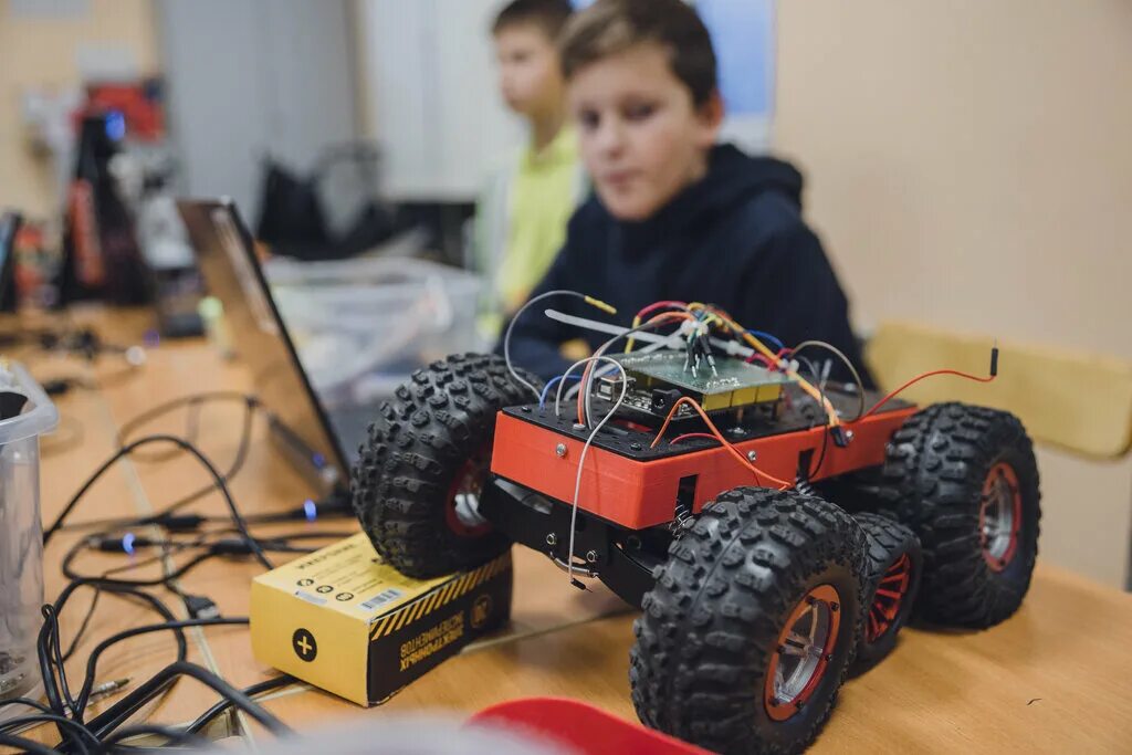 Робототехника тесла. Производство тесла. Инженер робототехника конструирование. Завод тесла цеха. Завод тесла фримонт.