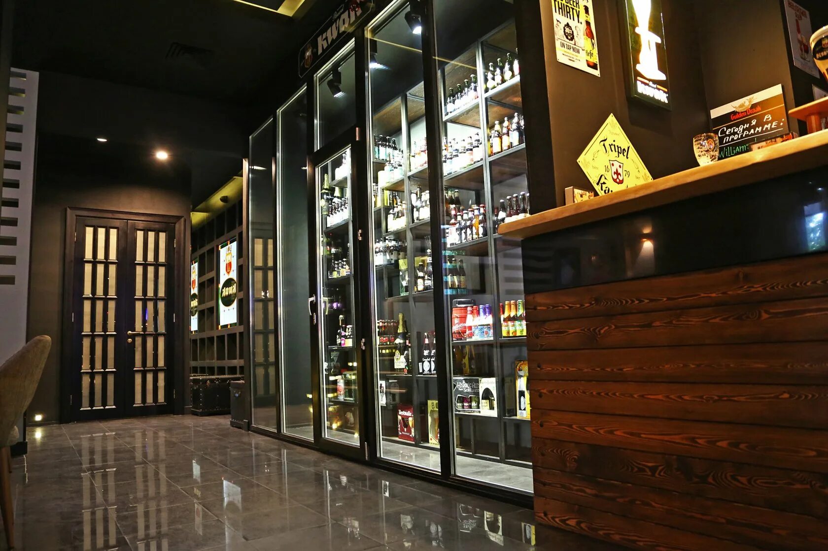 Michael collins паб в москве. Ирландский паб большая дмитровка 13. Дом в котором бар москва. Паб часы работы. Майкл коллинз бар.