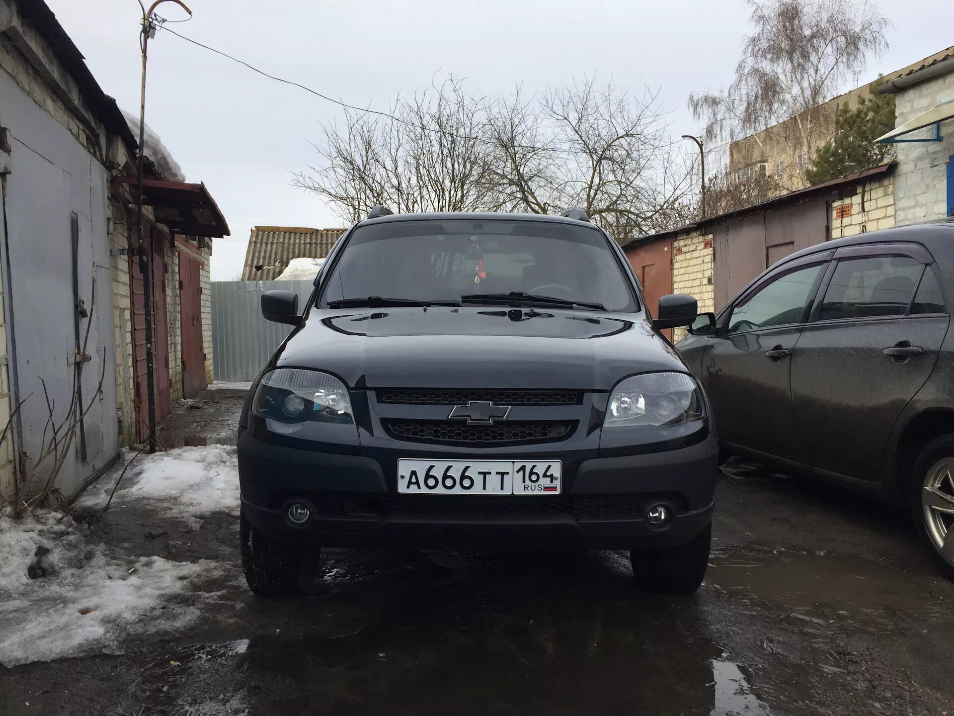 Передние фары шеви нива черные. Фара нива 2123. Чёрные фары нива шевроле дорестайл. Блок фара 2123 chevrolet niva. Нива бертон фары.