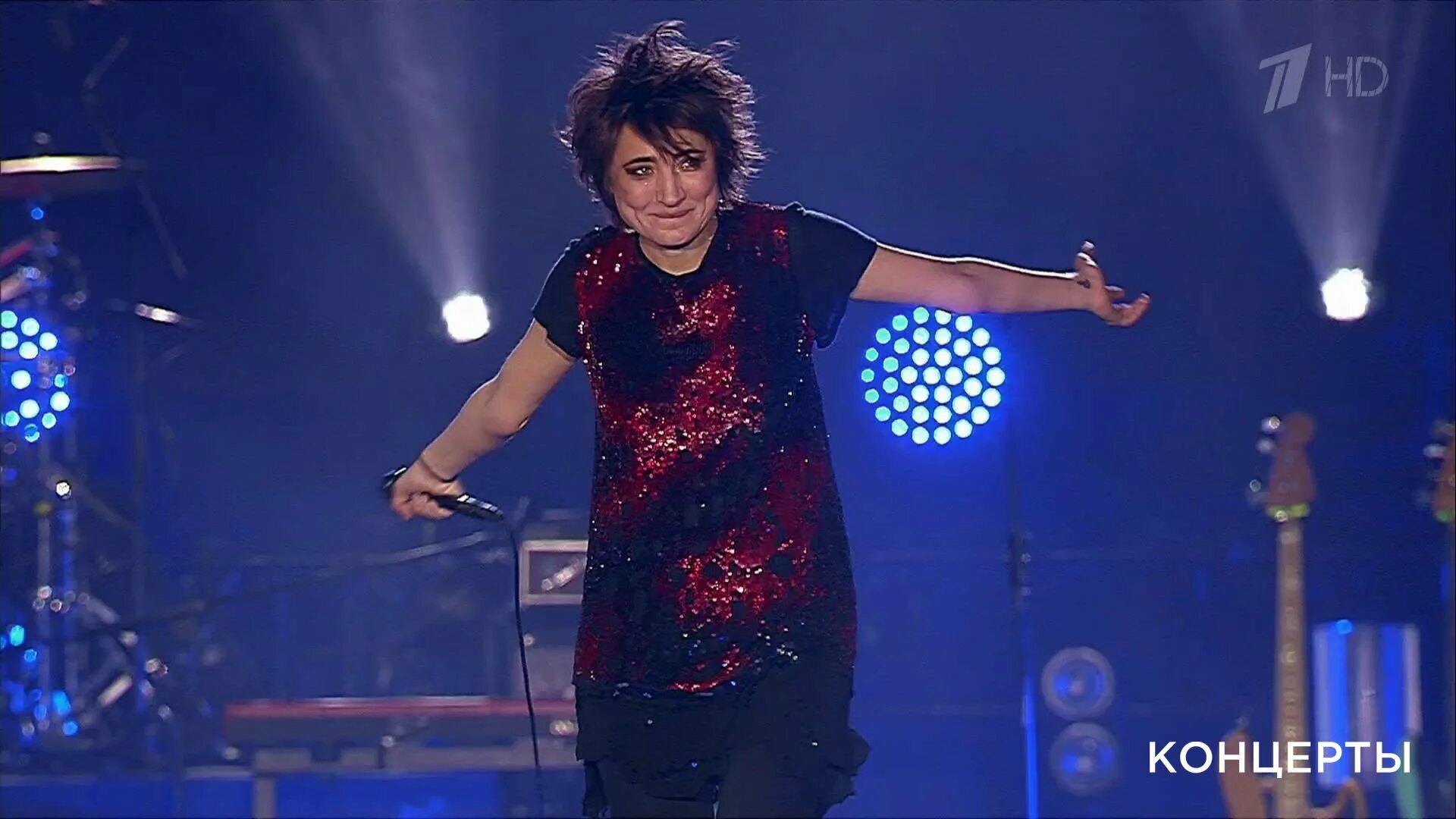 Концерта земфиры маленький человек. Концерта земфиры маленький человек. Земфира 2004. Концерт земфиры – «маленький человек» 2016 олимпийский. Земфира 2016.