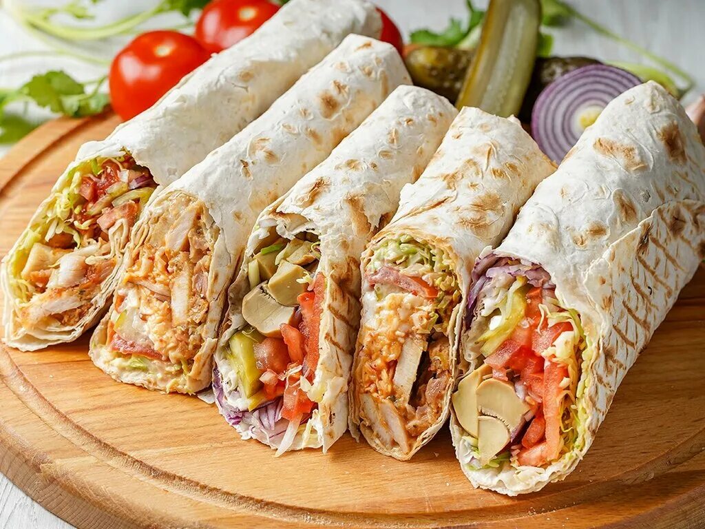 Пита- дюрюм. Сочная шаурма. Итальянская шаурма. Шаурма с курицей. Донер шаурма.
