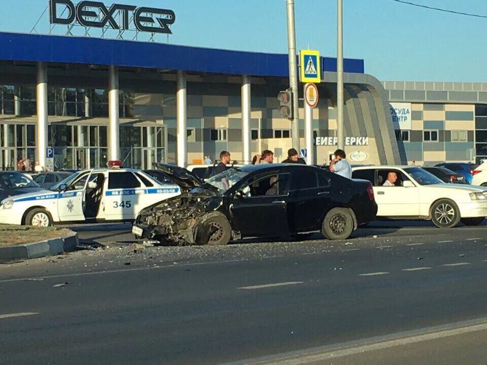 Авария на Магистральной Астрахань. Аварии Астрахань вчера на Магистральной. Авария на улице Магистральной. Авария в Астрахани вчера.