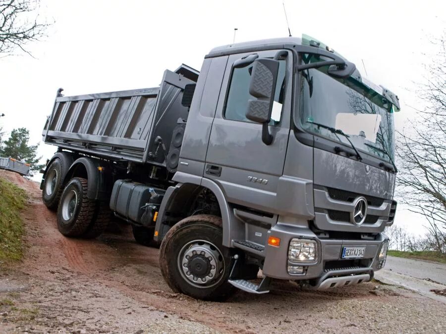 Самосвалы БЦМ-120.2 и БЦМ-120.1 "Истра" на шасси Mercedes-Benz Actros 3341K и 33