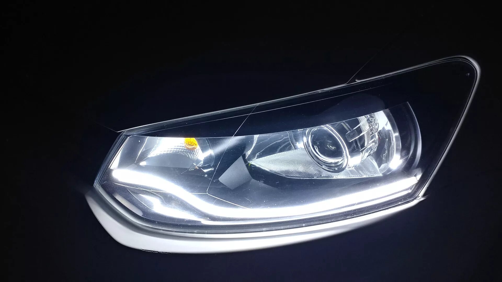 Купить фару на поло. Светодиодные фары Фольксваген поло седан 2013. VW Polo sedan фары led. Led фары Фольксваген поло седан 2019. Фара VW Polo sedan 2012.