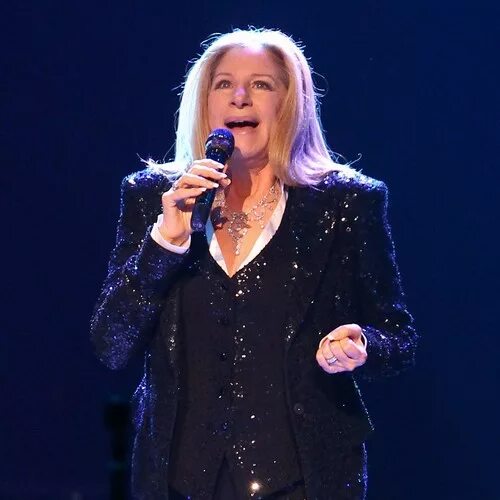 The barbra streisand album барбра стрейзанд. Барбара стрейзанд в молодости. Barbra streisand 2000. Барбара стрейзанд с микрофоном. Бетт мидлер и барбара стрейзанд.