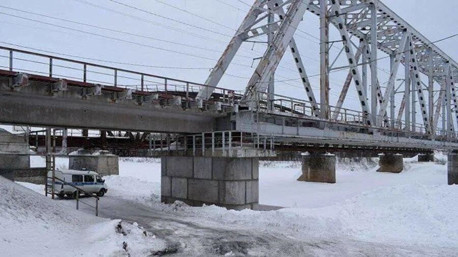 Композитное перильное ограждение. Калининград сбросили девушку с моста в лесу. Автомобильный мост. Скинули машину с моста. Астраханский мост (новый).