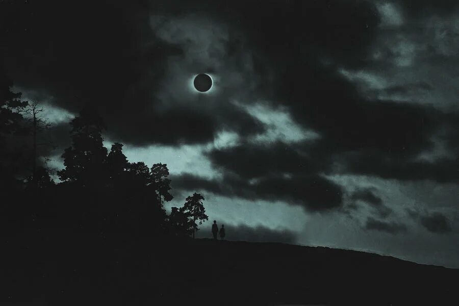 Темная луна укажет. Черная Луна. Черная Луна фото. Черная Луна явление. Чёрная Луна (2020).