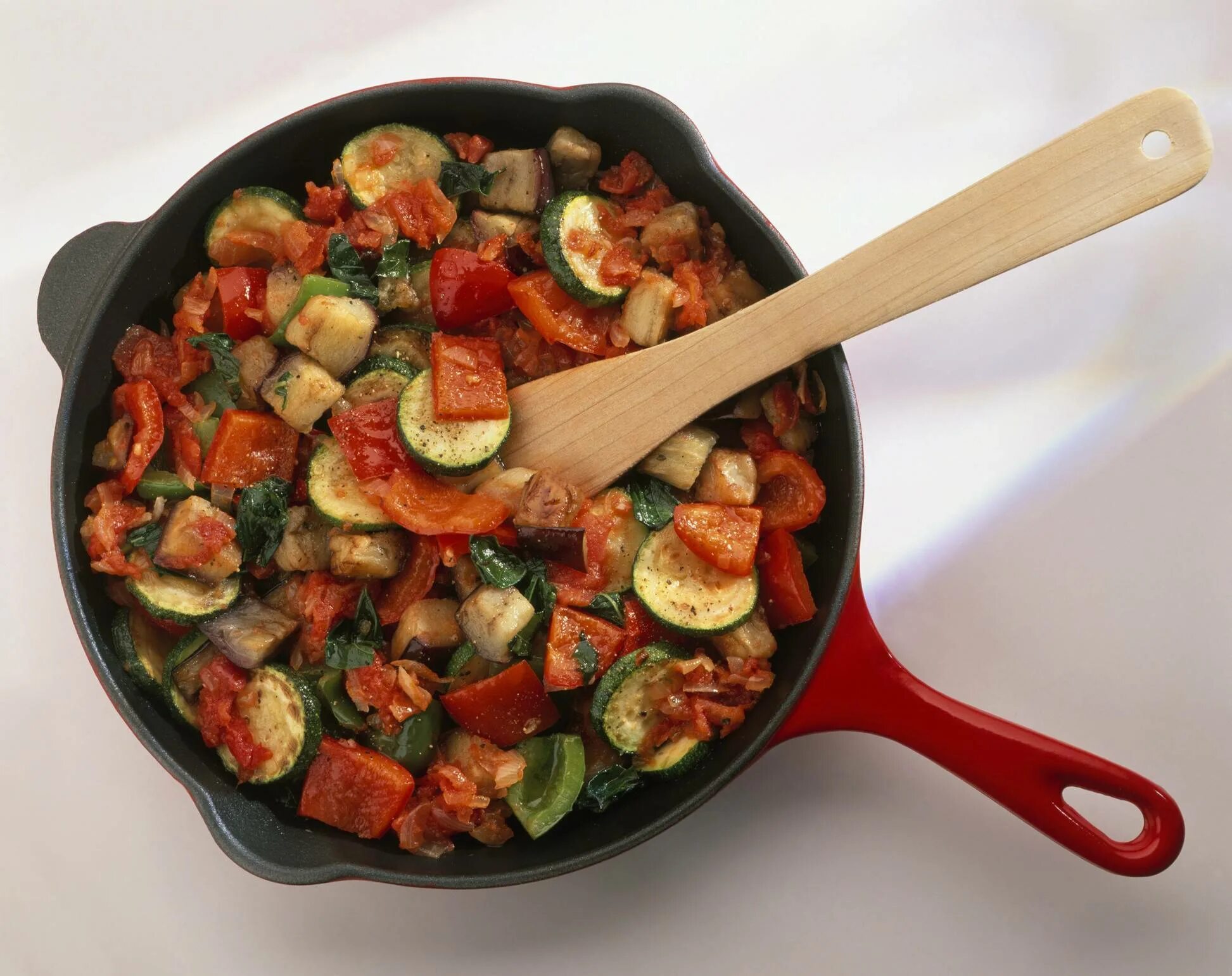 Как тушить баклажаны с овощами