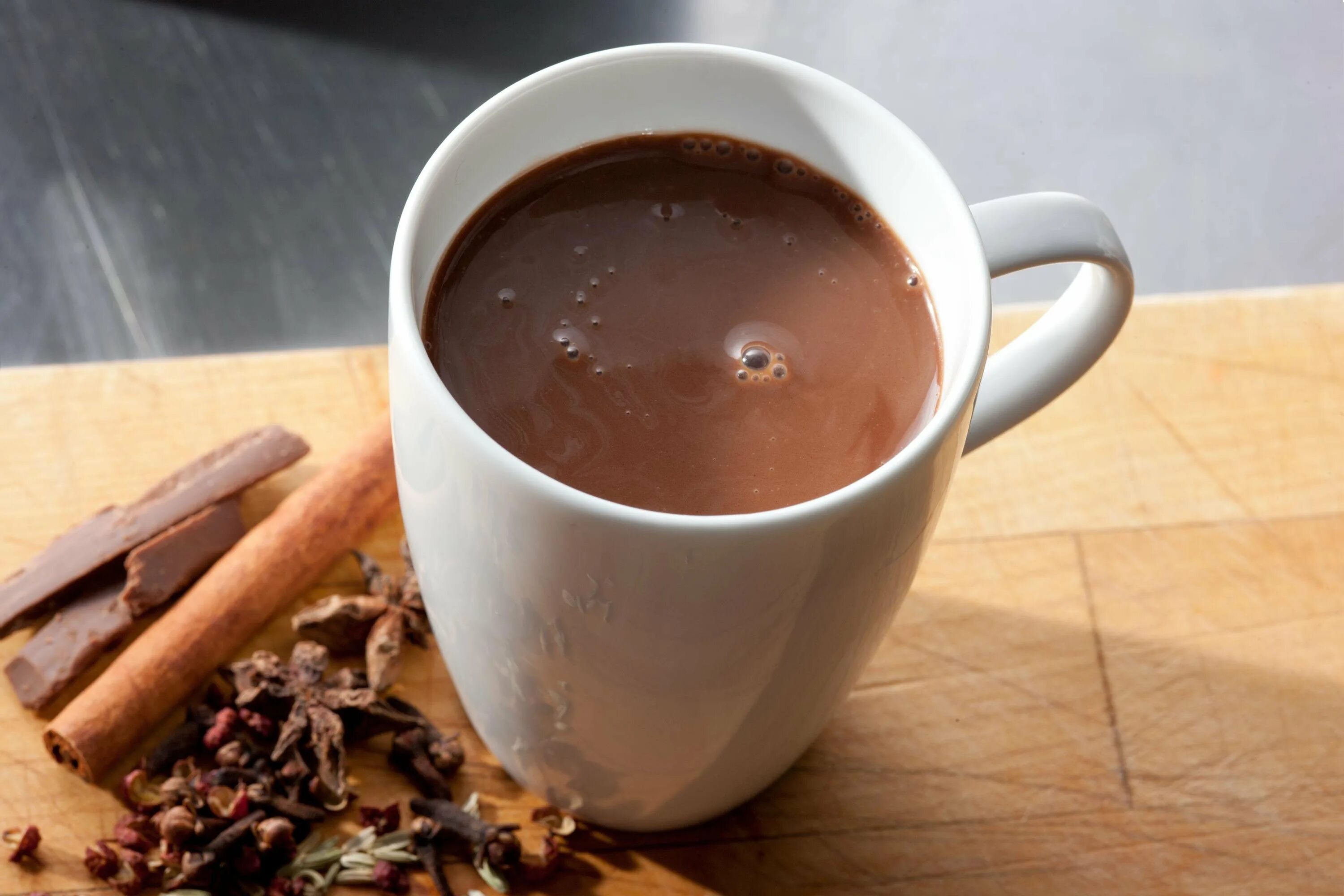 Горячий шоколад. Какао напиток. Чай кофе горячий шоколад. Широкая чашка с какао.