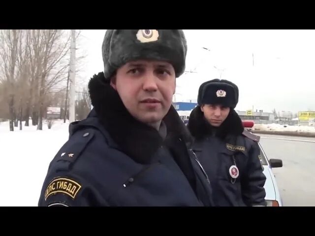 Инспектор дпс уткина пермь. Водитель легкового автомобиля. Странный таксист. Борзый гаишник. Даун гаишник.