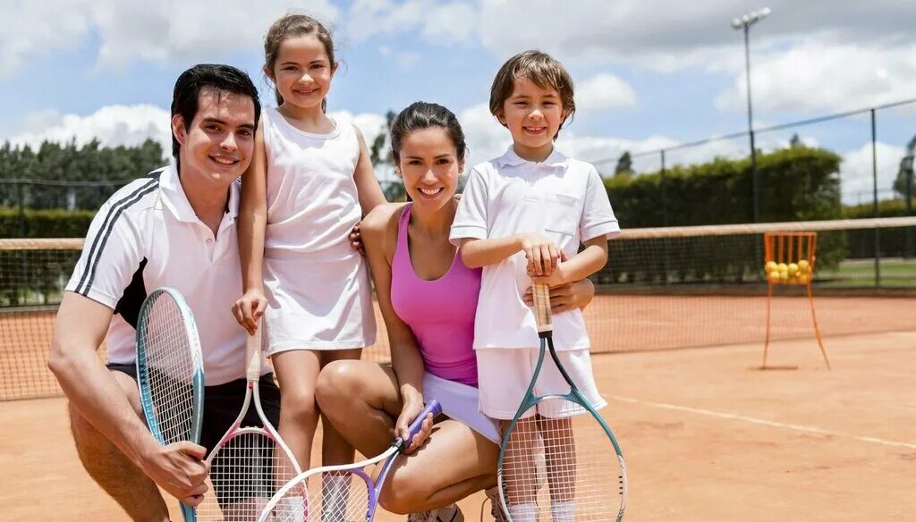 большой теннис всей семьей. теннис семья. теннис фэмили. семейный теннис. теннис фэмили.