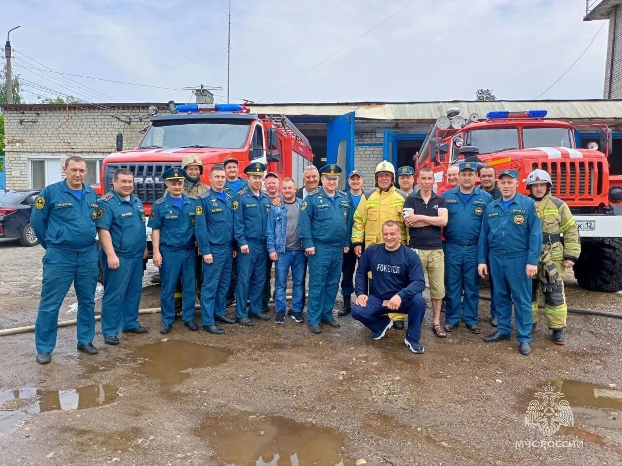 Полоса мчс россии. Гу 33 мчс. Огнеборец екатеринбург директор. Большие пожары. Гу мчс россии по владимирской области.